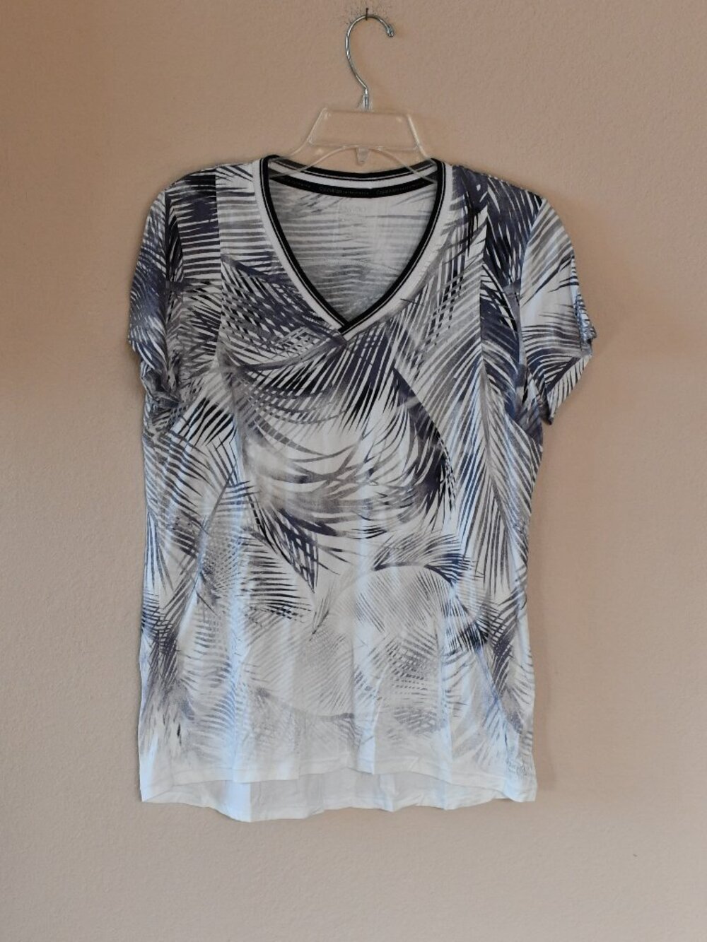 Calvin Klein Performance Women's White Leaf Print V-Neck SS Logo T-Shirt Size M